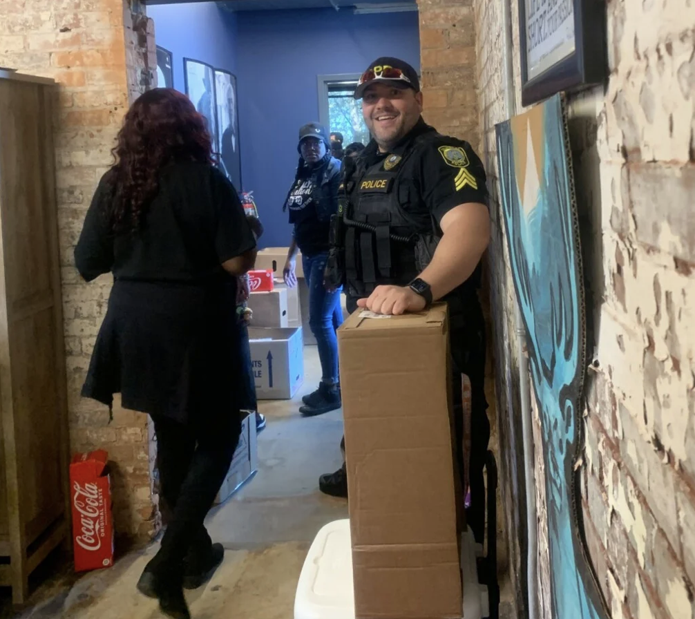 CPD officers take part in second annual Serving Up Thanks Initiative